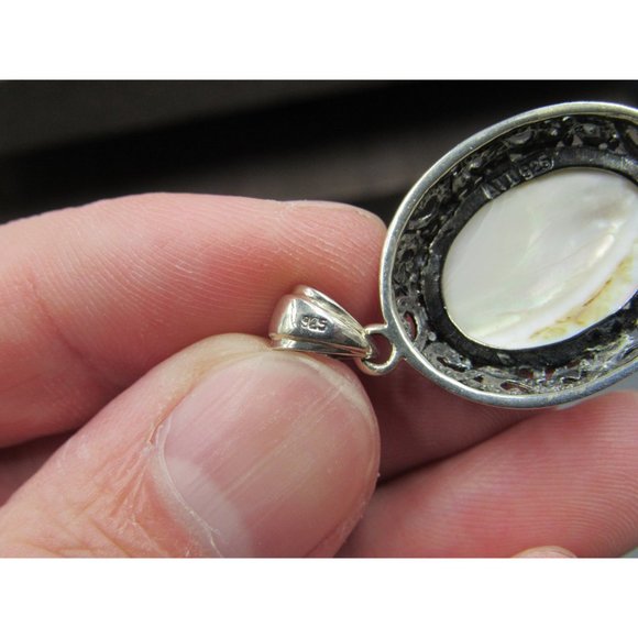 Sterling Silver Cream White Cabochon Shell Pendant - Picture 4 of 7